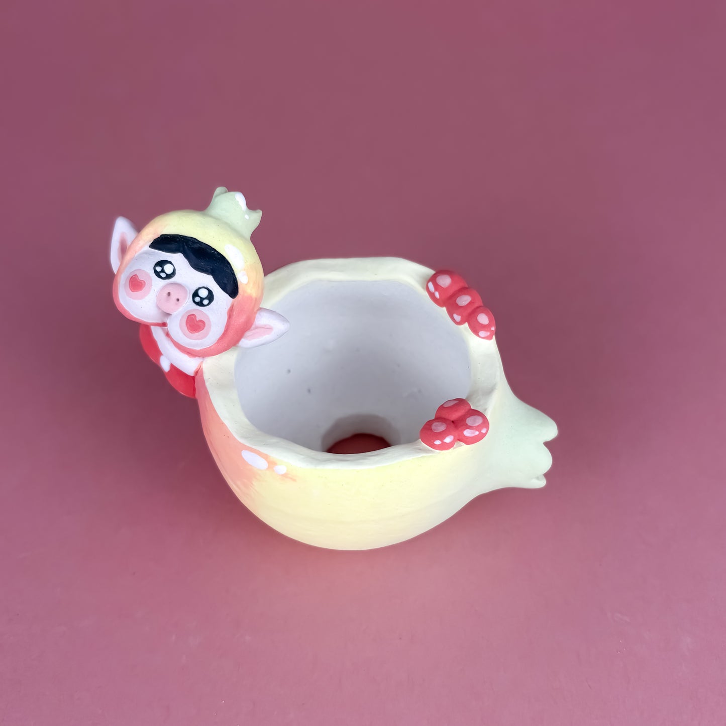 Handmade Fruit-Shaped Pot with Adorable Piggy – Creamy Matte Finish