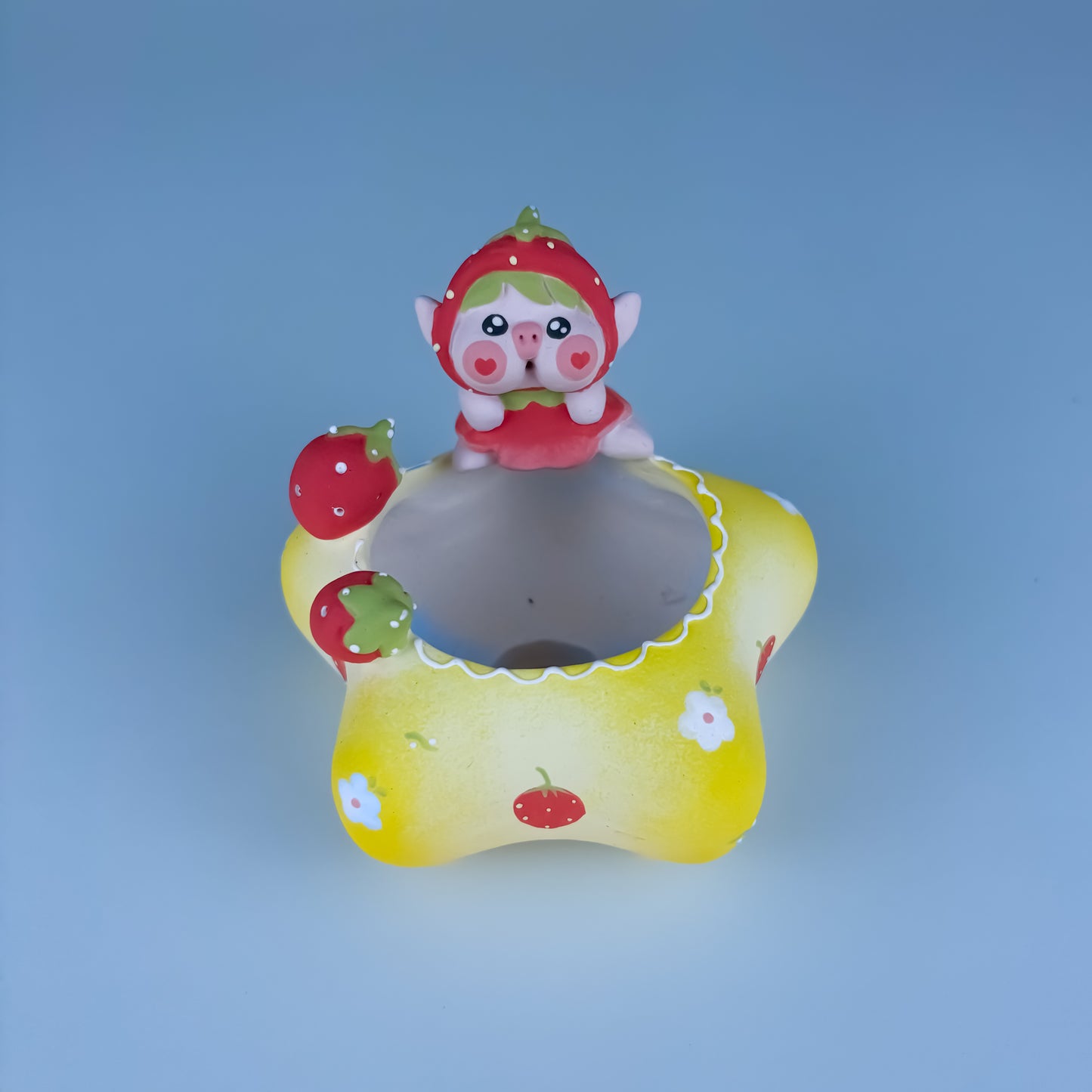 Handmade Star-Shaped Pot with Little Piggy – Creamy Unglazed Finish