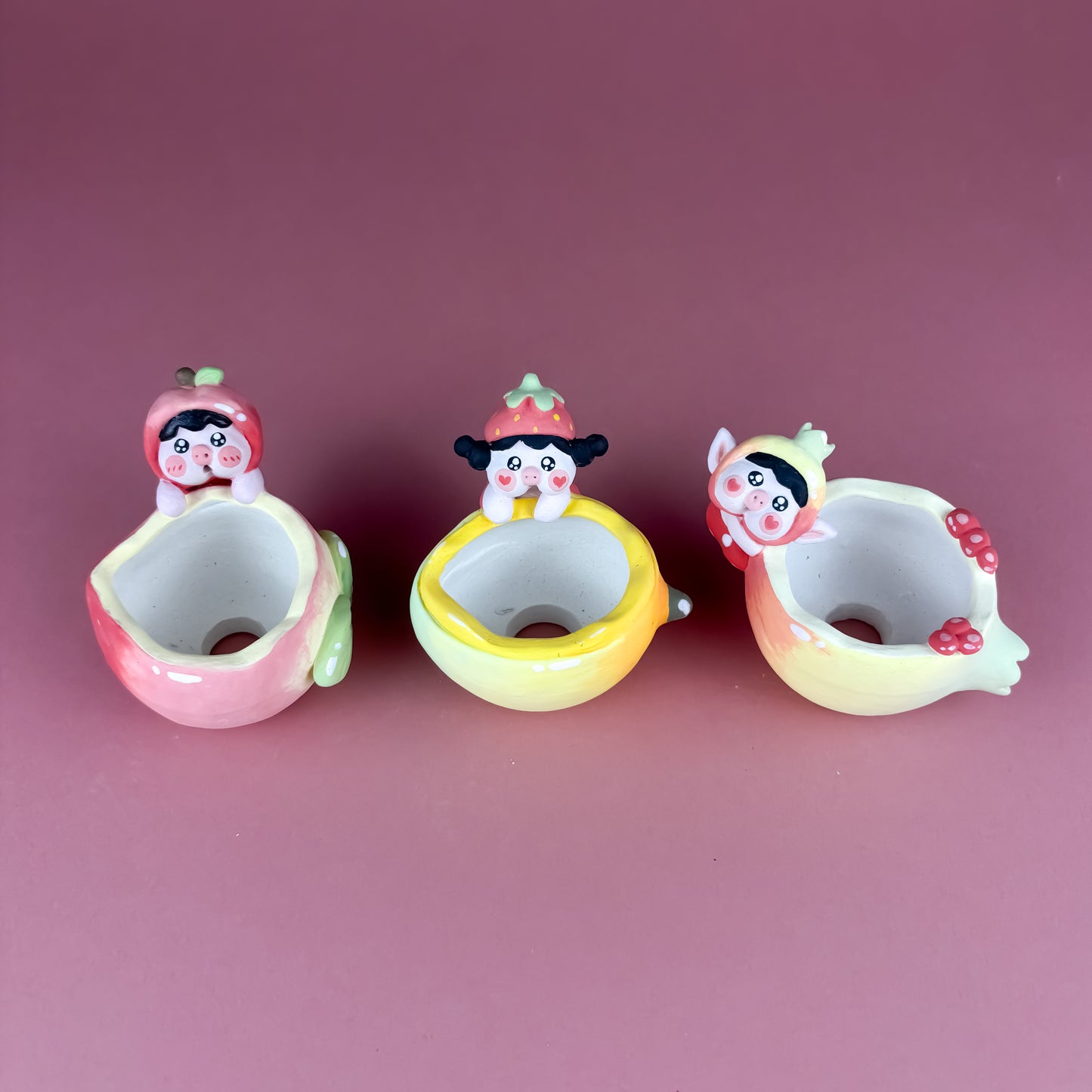 Handmade Fruit-Shaped Pot with Adorable Piggy – Creamy Matte Finish