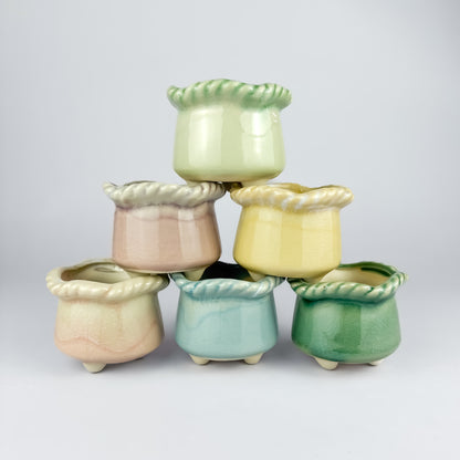 Ceramic Crackle-Glaze Pot – Twisted Wavy Rim