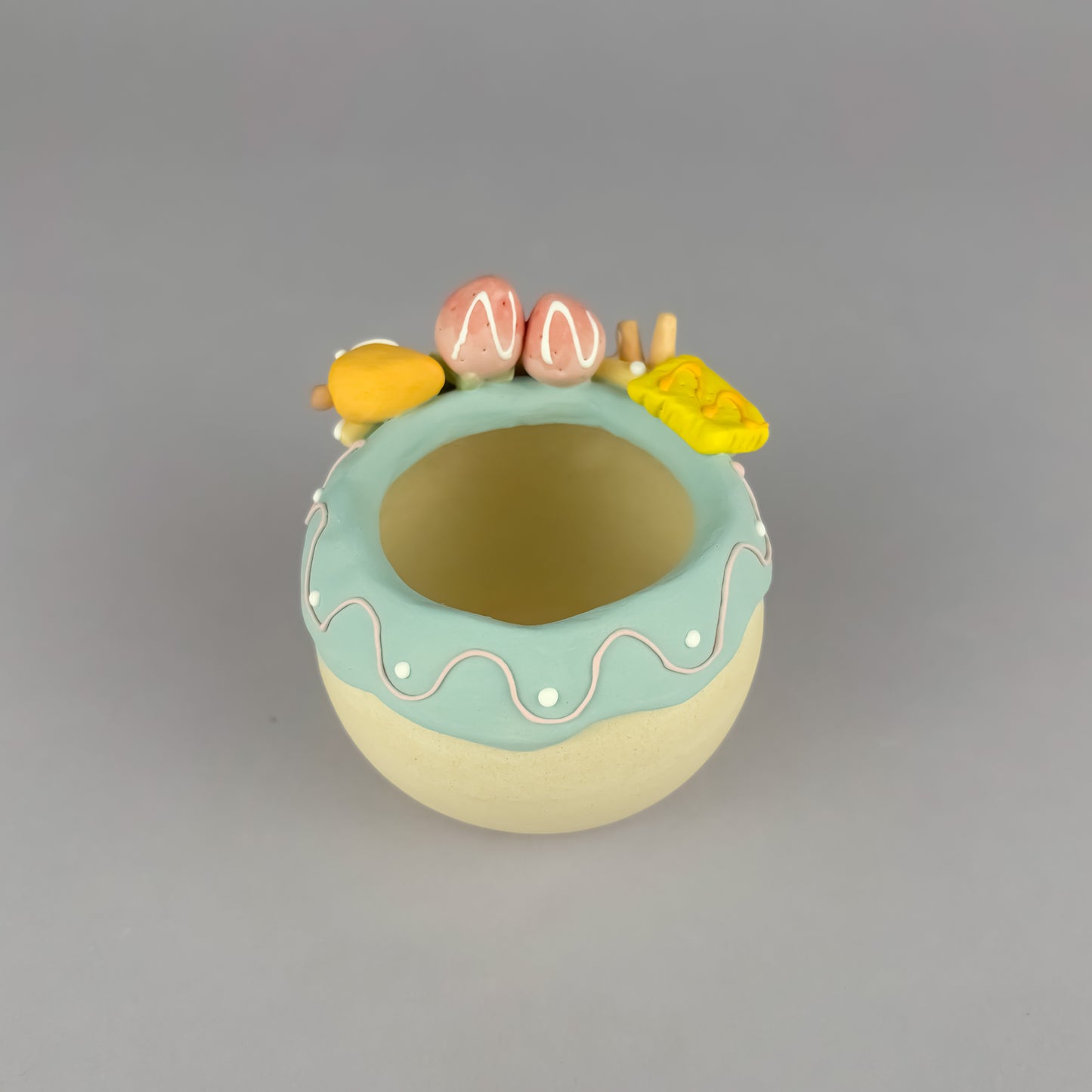 Handmade Cake-Style Unglazed Pot