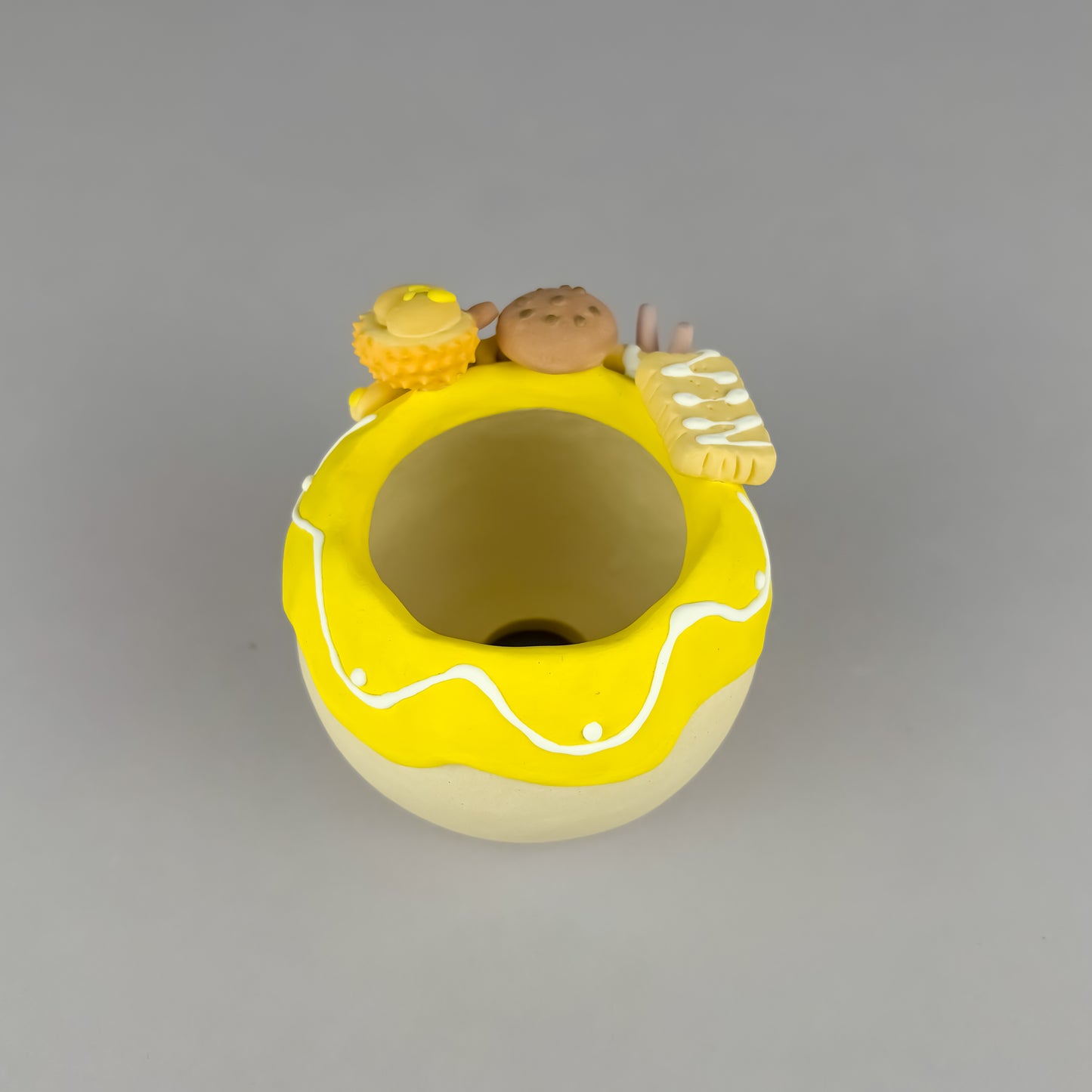 Handmade Cake-Style Unglazed Pot